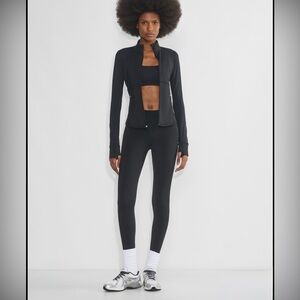 Aritzia Golden Hi Rise Cheeky Heatform Legging in Black Sz 4